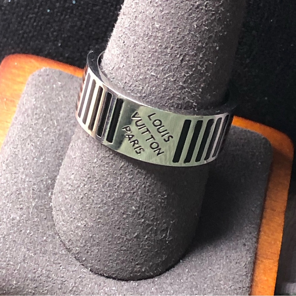 LOUIS VUITTON LV Damier Silver & Black Damier Ring Size 10 (L, 22) NWOT - Picture 8 of 11